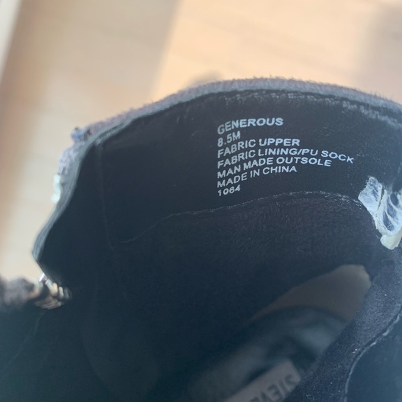 Grey suede heeled ankle booties - Picture 3 of 7